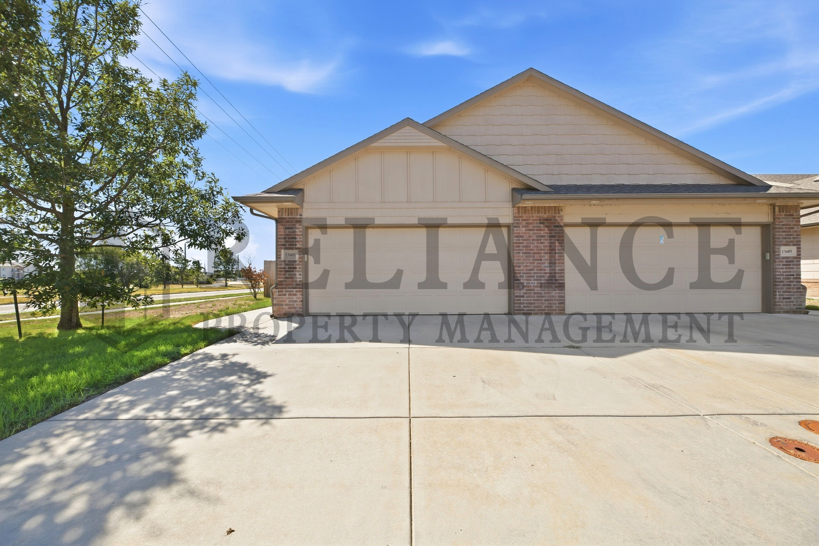 13601 Hunters View St