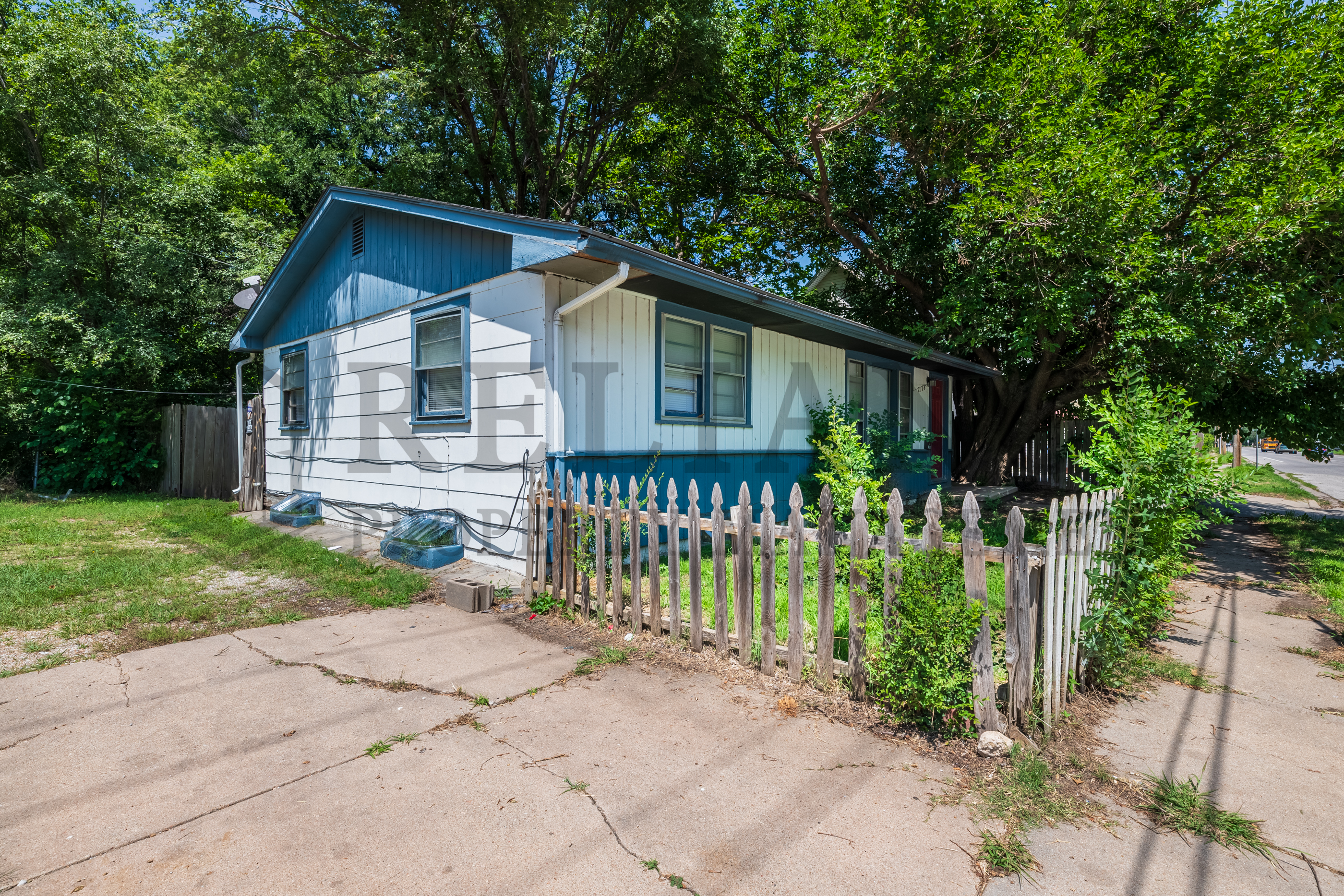 2118 East 1st Street North