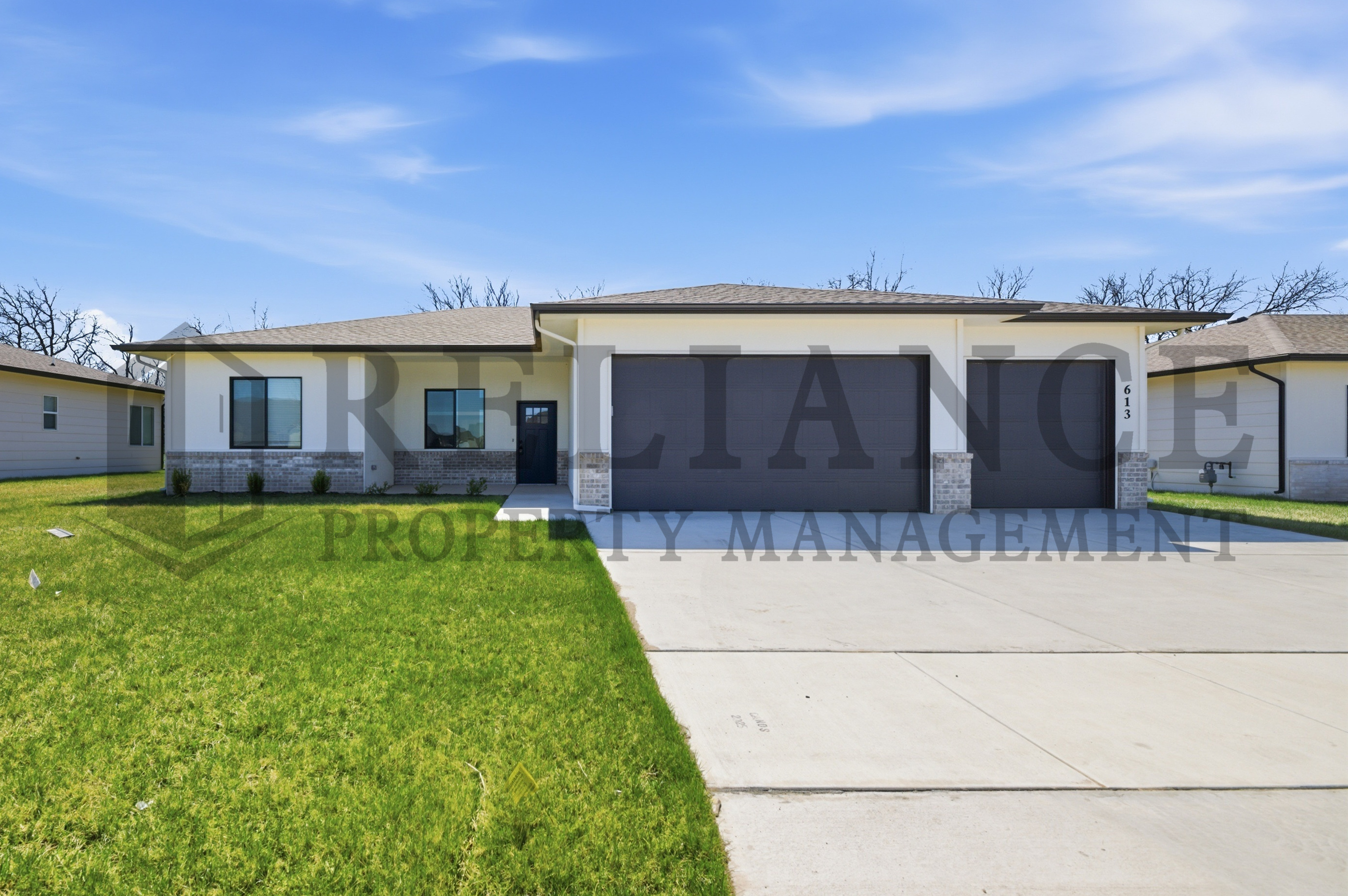 725 E Elmwood St