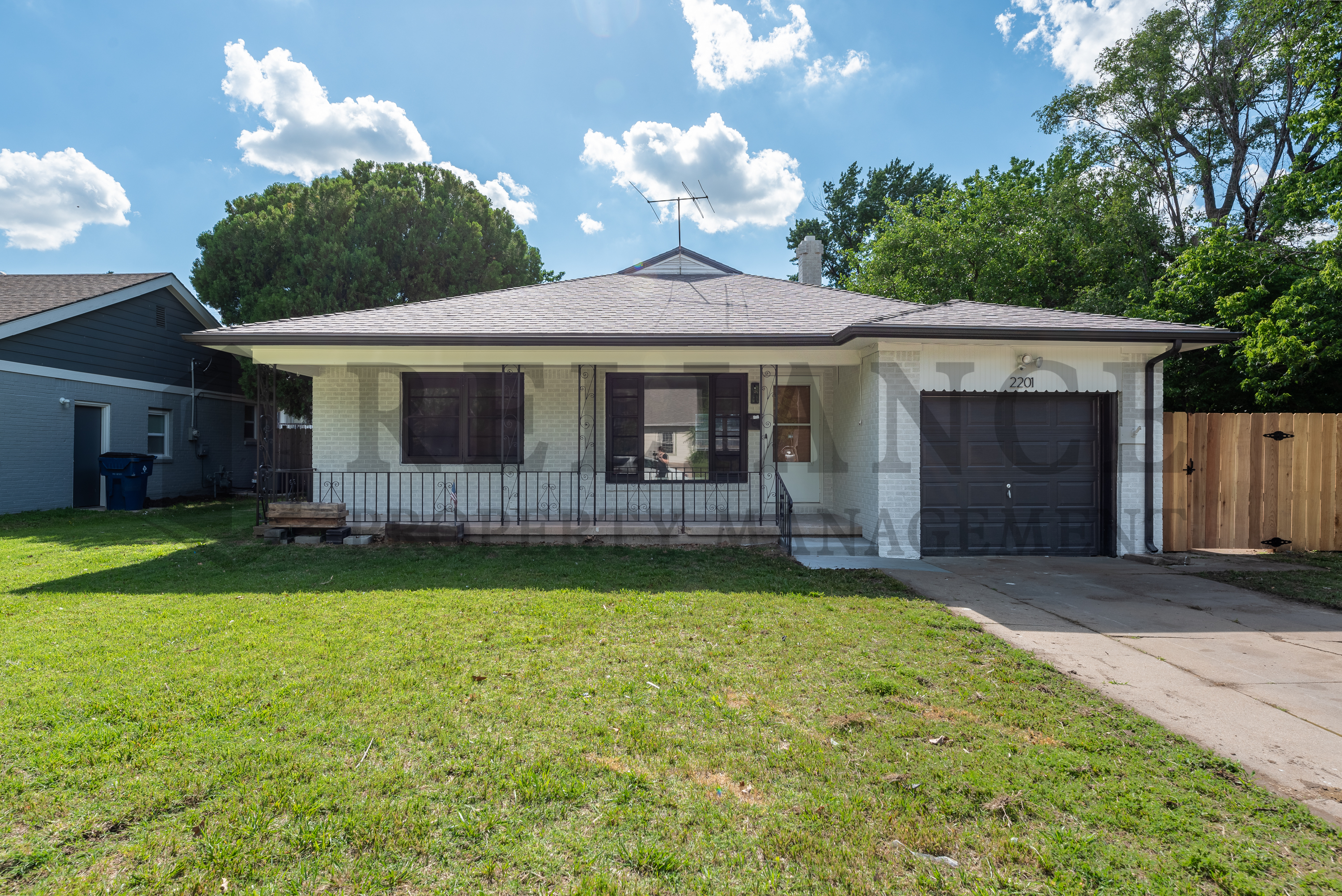 2201 South Glendale